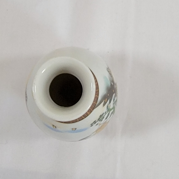 Vintage Japanese Kutani  River & House, Tokkuri or Sake Bottle, 5 3/4" - Picture 5 of 7